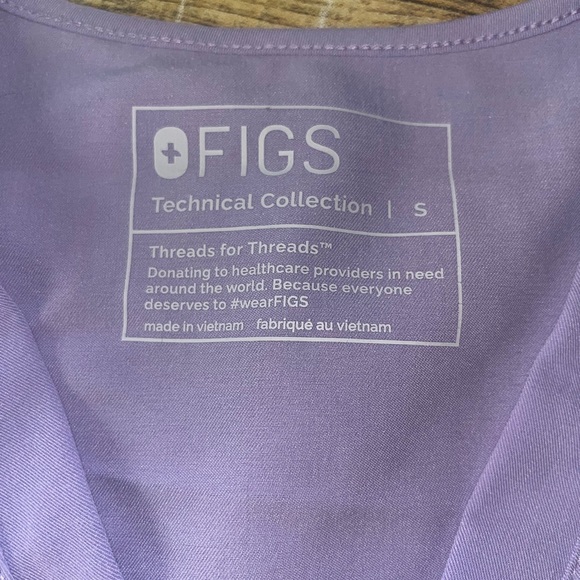 Figs scrub top - Picture 2 of 3